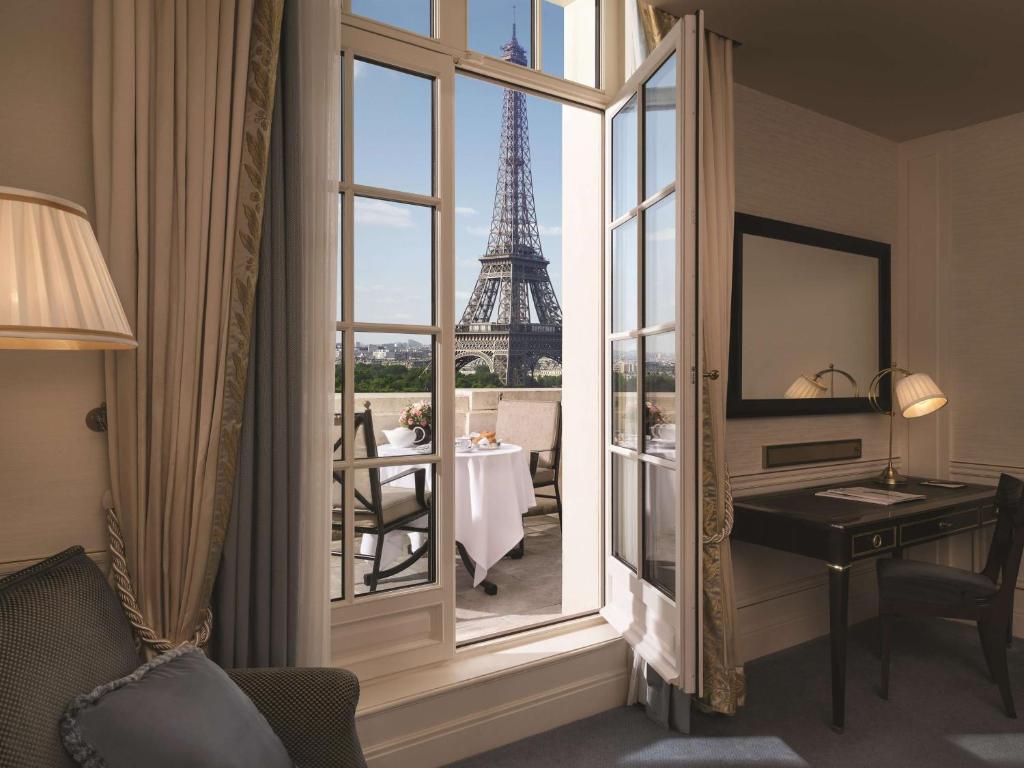 shangri la paris room with view of eiffel tower