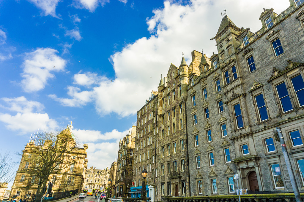 Building of downtown the historic Royal Mile, Edinburgh, Scotland